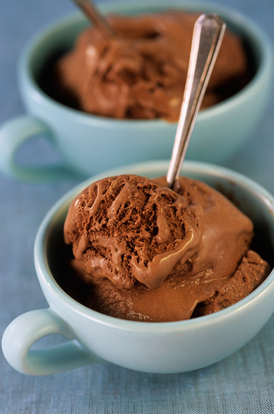 Без мороженицы и лишних усилий: 10 рецептов домашнего мороженого