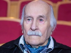 Родственники вдовы Зельдина назвали его племянника проходимцем