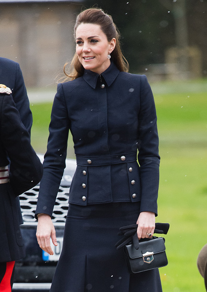 Черный костюм с юбкой, который принцесса Монако скопировала у Кейт Миддлтон