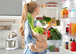 Как правильно хранить еду в холодильнике, чтобы она дольше оставалась свежей: 8 лайфхаков, о которых вы не знали