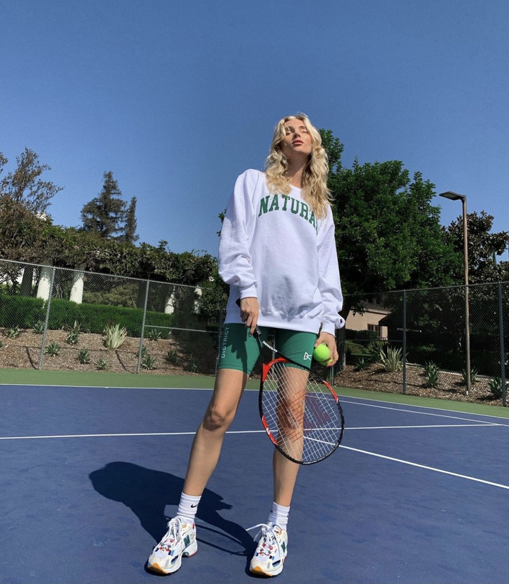 Новый образ Эльзы Хоск в стиле принцессы Дианы, который вдохновит вас заниматься теннисом