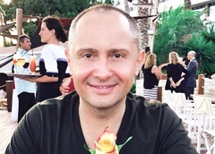 Психолог, тренинги которого посещали Бузова и Руссо, требует от компании «Яндекс» 18 миллионов рублей