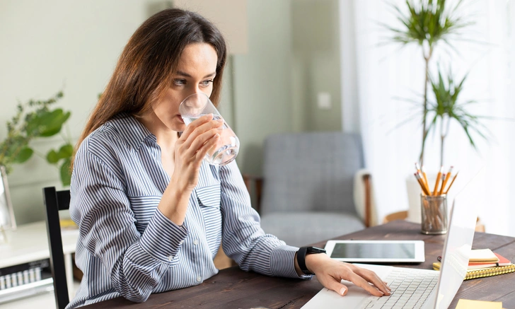 Гастроэнтеролог назвала 5 неочевидных причин тошноты: проблема не всегда в ЖКТ | Источник: iStockphoto/eternalcreative