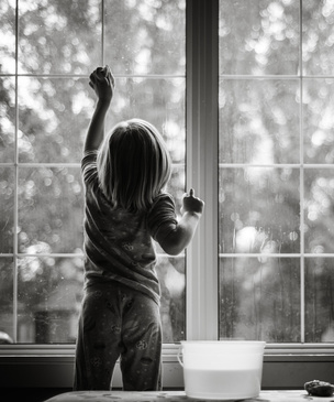 Как мыть окна без разводов: 10 народных лайфхаков