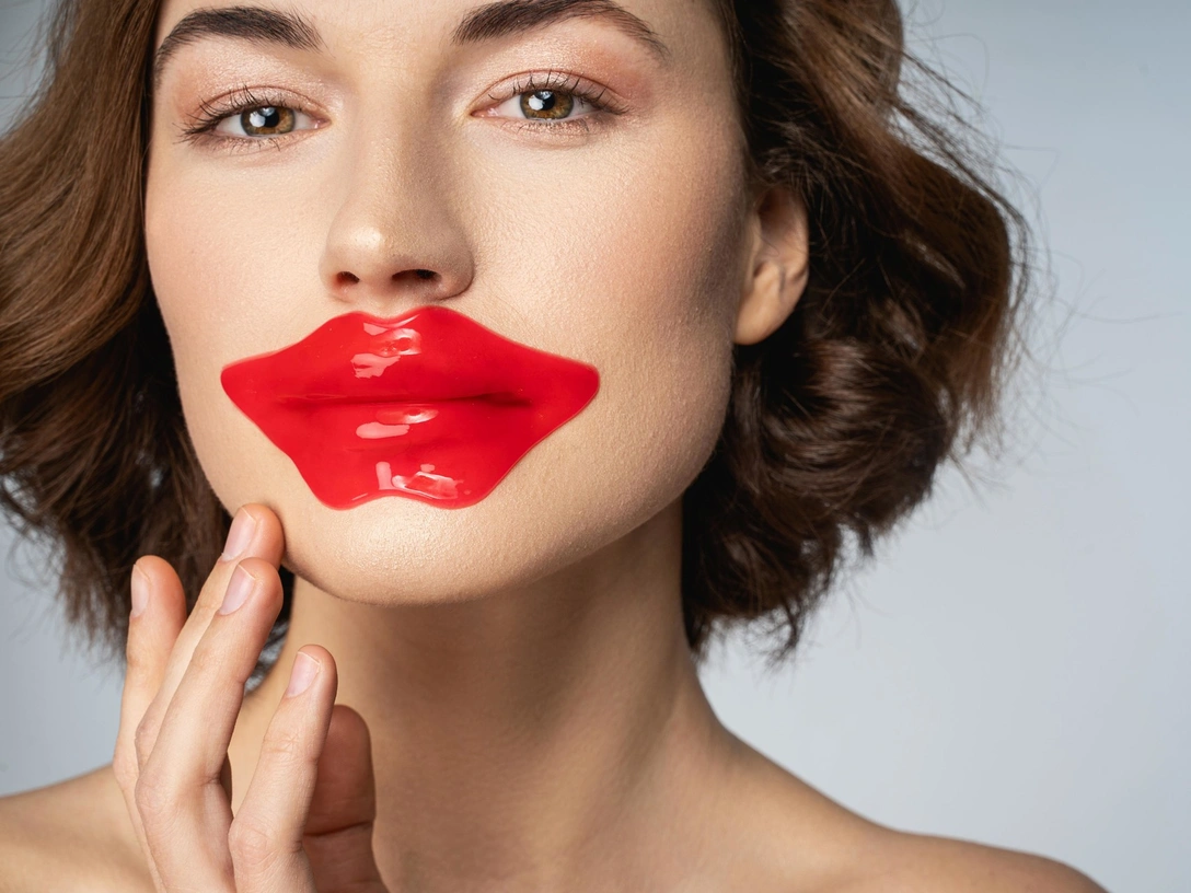 Маски для губ: зачем они нужны, и как выбрать подходящую | marieclaire.ru