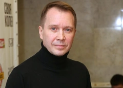 Суррогатная мать родила Евгению Миронову сына