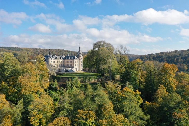 Отель Château de Mirwart в здании бывшего замка