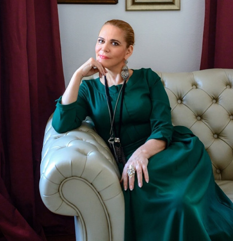 Алена Яковлева: «Общаюсь со всеми своими мужьями»