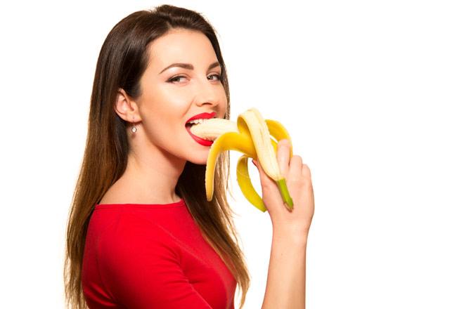Диетологи выяснили, почему опасно есть бананы натощак