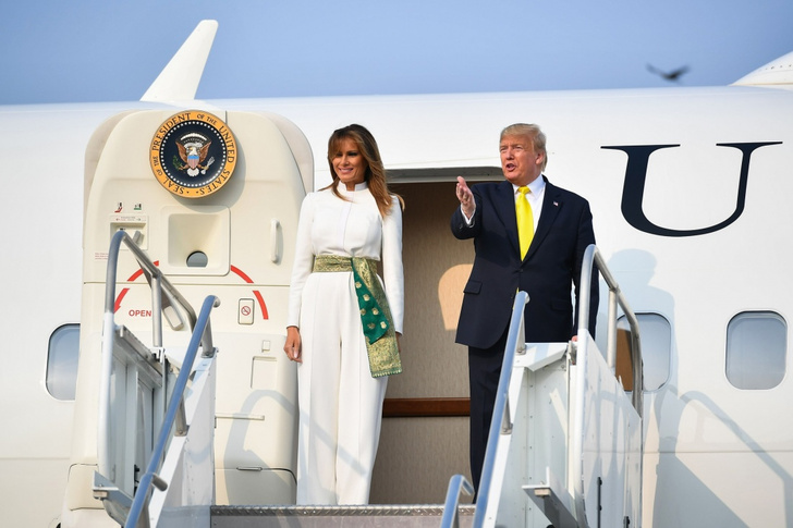 Белый дом на выезде: Мелания и Иванка Трамп соревнуются в Индии, чей белоснежный наряд красивее