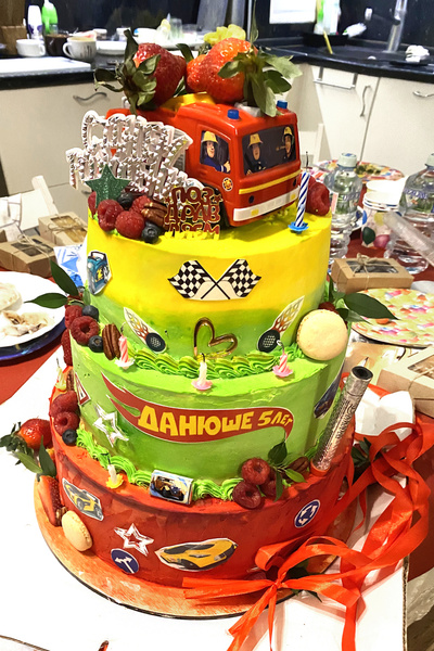 Подарки за несколько миллионов и iPad: как отметил день рождения сын Анны Калашниковой