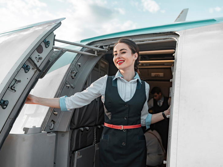 8 самых странных правил, которые должны соблюдать все стюардессы
