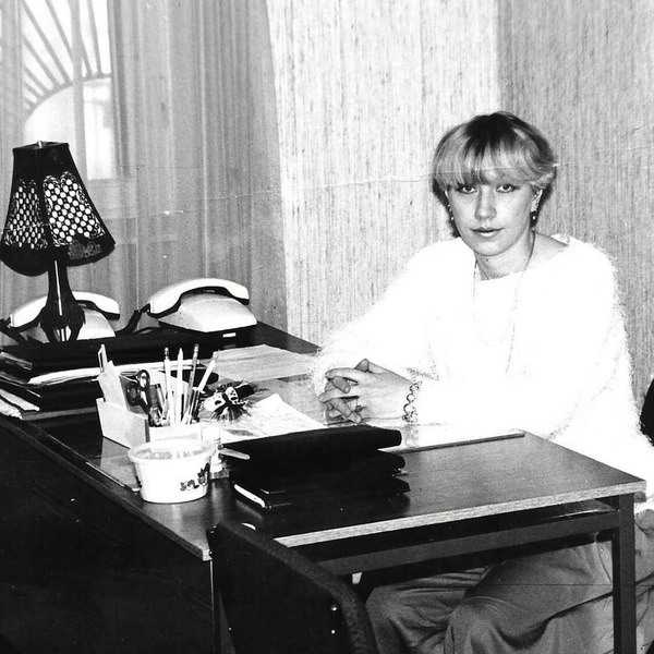 Стильная блондинка: Роза Сябитова показала, как выглядела 30 лет назад