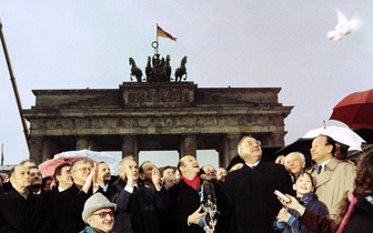 Открывай Бранденбургские ворота: история одной фотографии