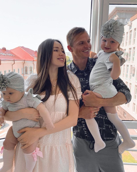 Дмитрий Тарасов, урезавший алименты старшей дочери, раздает советы по воспитанию детей