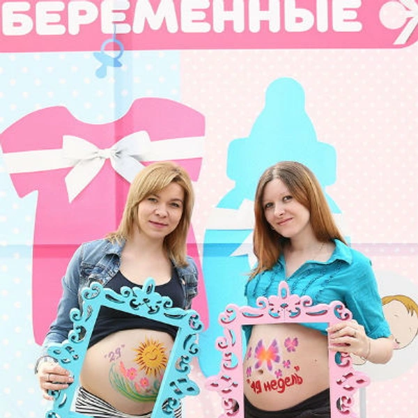 Будущие мамы с удовольствием позировали на специальных стендах | Источник: Пресс-служба телеканала «Dомашний»