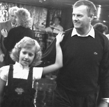 «Папе сегодня было бы 85»: Ксения Собчак поделилась архивными снимками с отцом