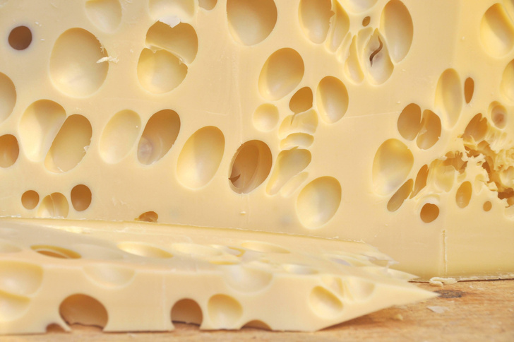 Как образуются дырки в сыре?