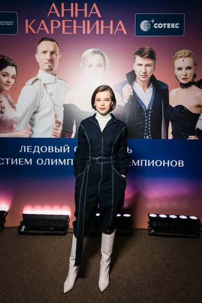 Шпица в белых сапогах на брюки, Бородина — в микро-шортах: звезды на премьере ледового спектакля «Анна Каренина»