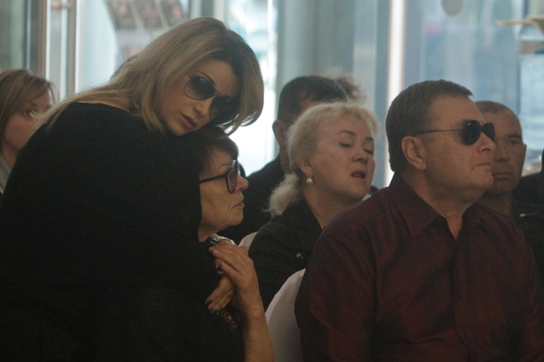 Ольга Орлова, Олька Копылова и Владимир Фриске на церемонии прощания с Жанной Фриске