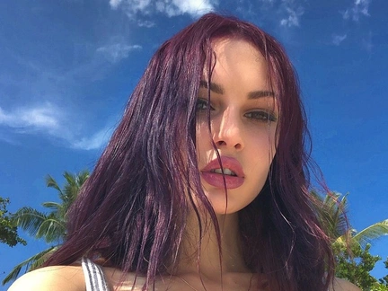 Экс-солистка SEREBRO Полина Фаворская: «Я простила измену, но мы расстались из-за его проблем с наркотиками»