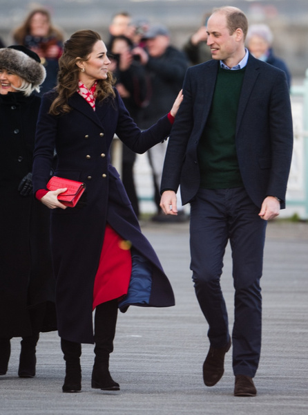 Дела сердечные: принц Уильям не мог отвести взгляд от Кейт Миддлтон в игривом шарфике