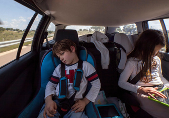 Украденное детство: почему маленькие дети терпеть не могут долгие поездки в автомобиле