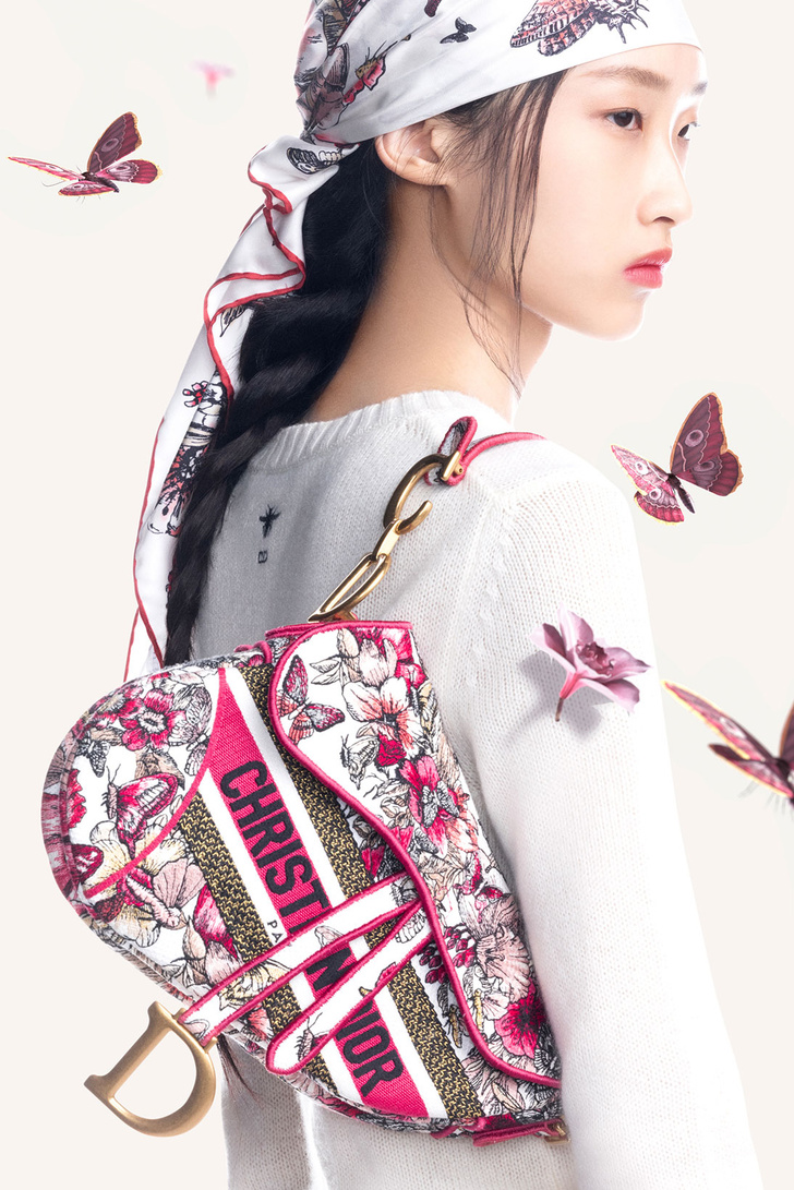 Фото №1 - Китайский Новый год в стиле Dior — это много розового цвета и бабочек