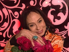 Марина Хлебникова поставит памятник мужу-самоубийце