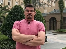 У телеведущего Евгения Колесова родился пятый ребенок