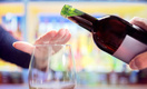 Ученые США нашли неожиданную причину алкоголизма — она оказалась родом из детства