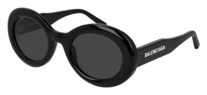 Француженка Жюли Феррери нашла самые модные и универсальные солнцезащитные очки. Рассказываем, где искать такие же