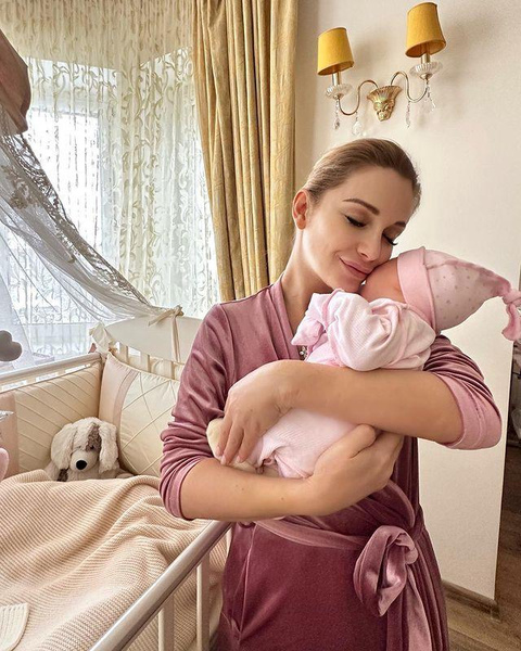Чистая любовь: Ольга Орлова выложила фото новорожденной дочери Анны