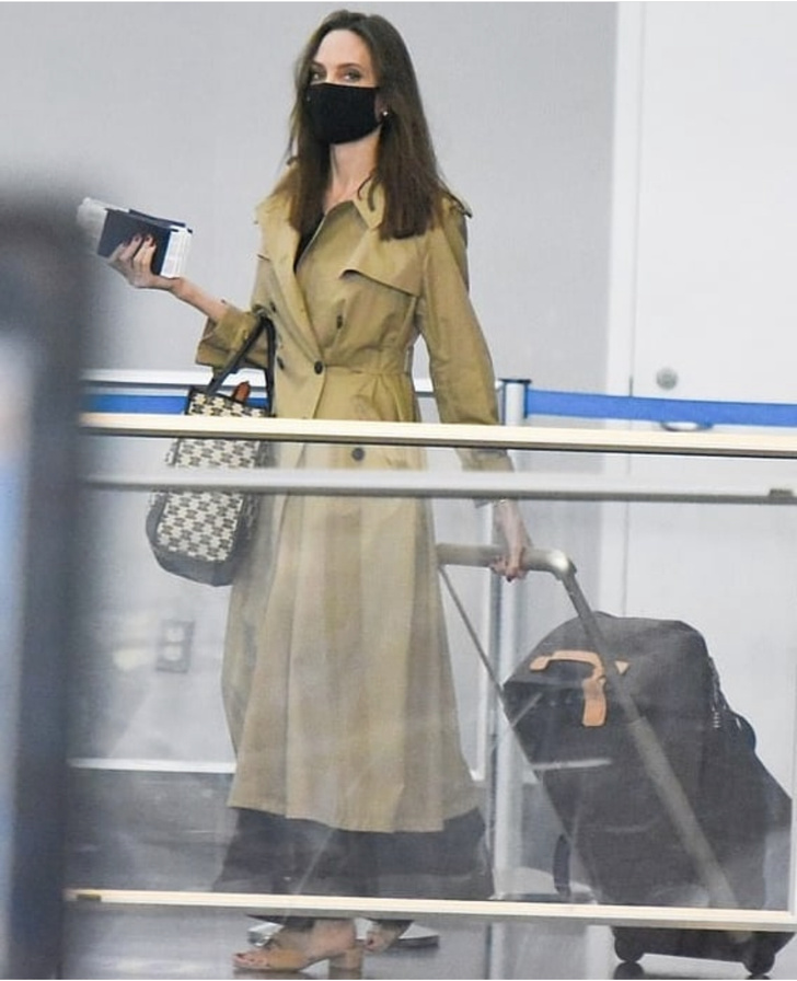 Тренч Dior, который Анджелина Джоли носит даже летом (видео)