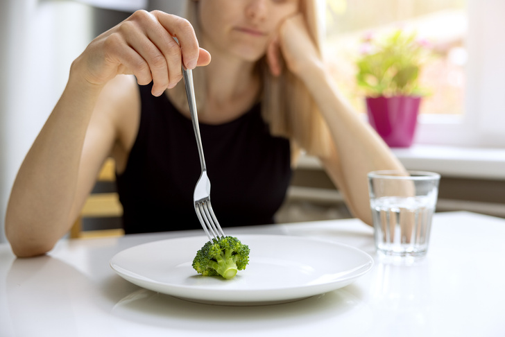Названы 7 опасных последствий голодания ради похудения