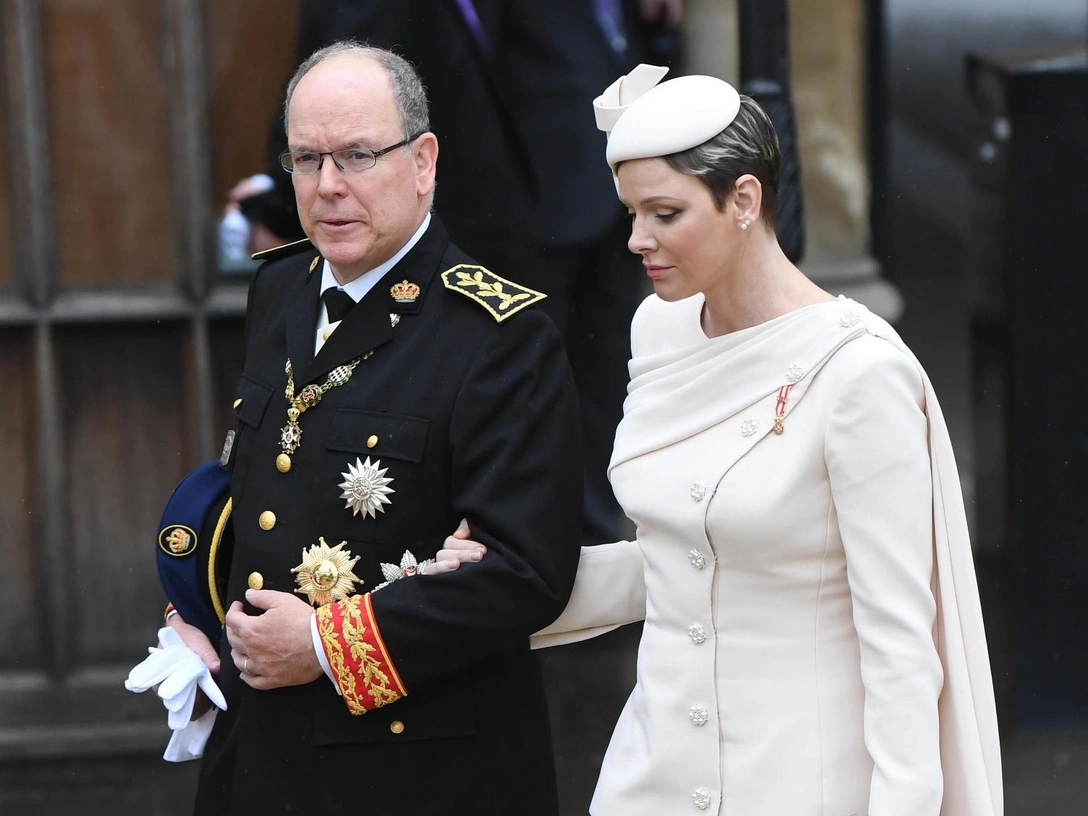 Болезнь или кризис в семье: почему все беспокоятся о здоровье княгини Шарлен после коронации Карла | marieclaire.ru