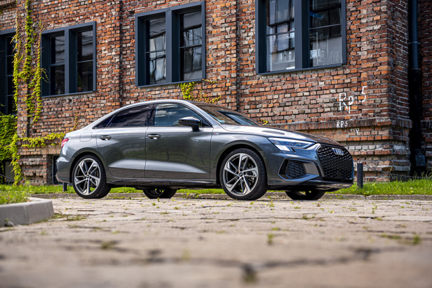 Фото №1 - Новое поколение Audi A3 получило русский ценник