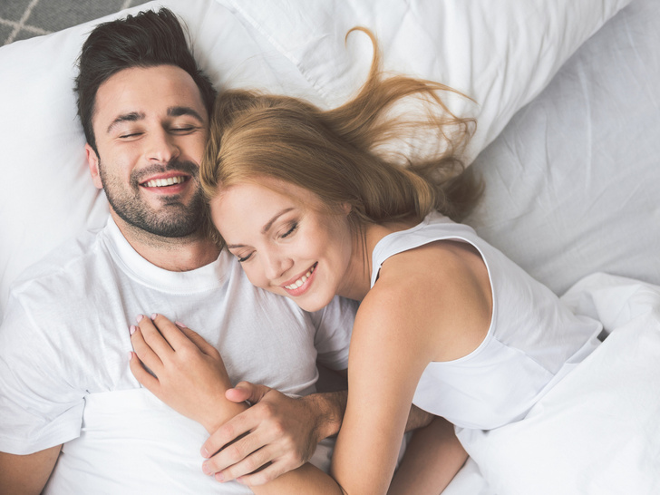 Тест на отношения: о чем говорит поза, в которой вы спите с партнером