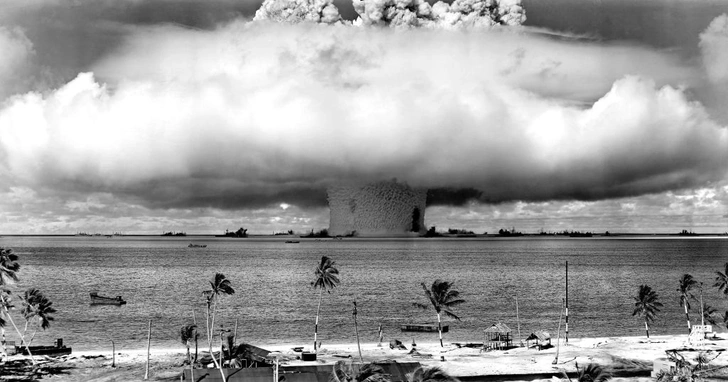 Ядерные испытания США на атолле Бикини в 1946 году | Источник: Getty Images