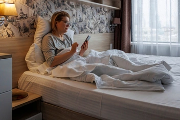 «Рассталась с бывшим из-за эмоциональных качелей. А теперь скучаю и страдаю»