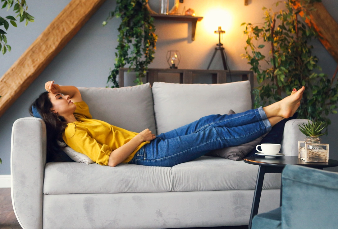 Идеально для спальни: три комнатных растения, которые улучшат ваш сон | marieclaire.ru