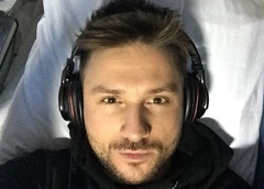 Сергей Лазарев учит сына снимать на камеру