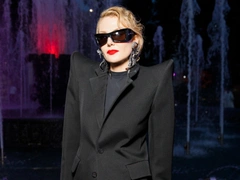 Полдень в Париже: Рената Литвинова стала звездой показа Balenciaga