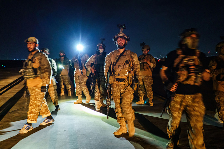 ВС США выложили фото последнего американского солдата, покидающего Афганистан
