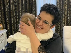 Елена Голунова перестала прятать лицо дочери