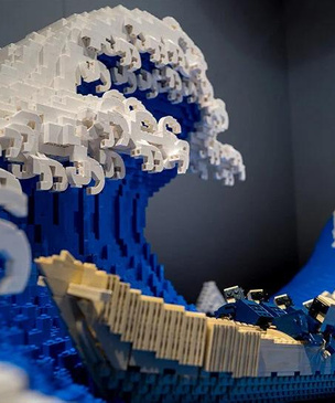 «Большая волна в Канагаве» из деталей LEGO