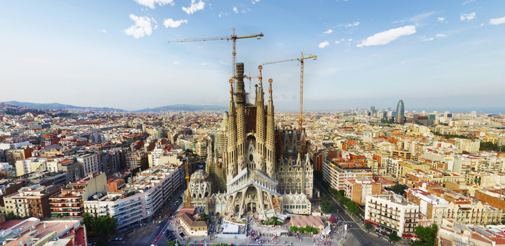 Собор Sagrada Familia: 10 интересных фактов о самом осуждаемом долгострое в мире (фото 0)