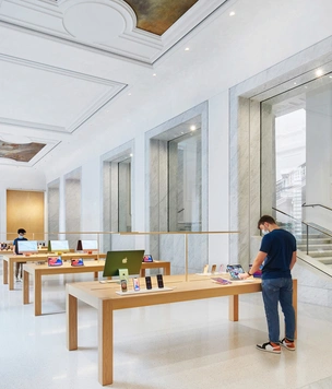 Новый бутик Apple в Риме по проекту Foster + Partners