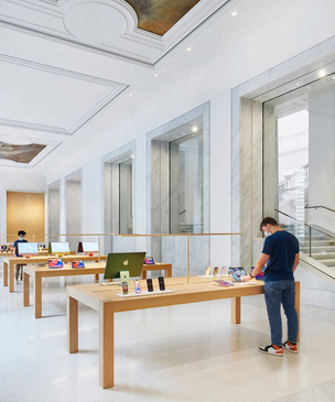 Новый бутик Apple в Риме по проекту Foster + Partners