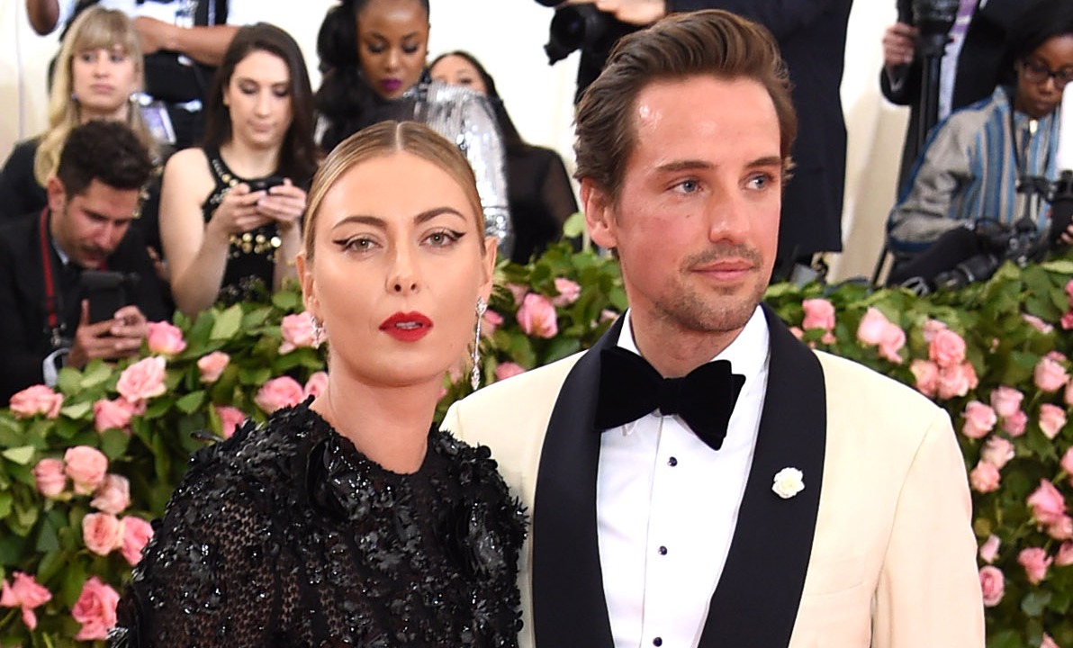 шарапова и гилкс с сыном. жених марии. жених марии шараповой. ноябрь для браков. жених марии.